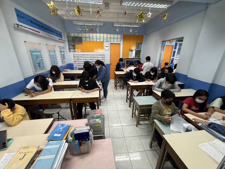 valenzuela-center-1