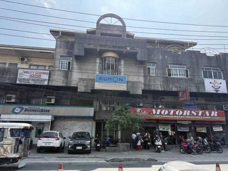 valenzuela-center-3
